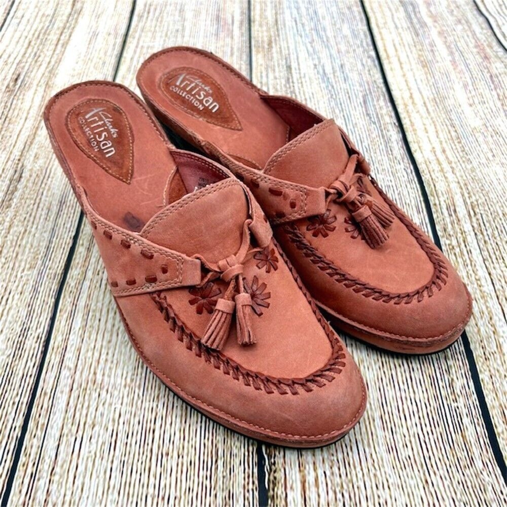 Clarks Artisan Women's Size 6.5 Salmon Color Leather Heeled Tassel Mules